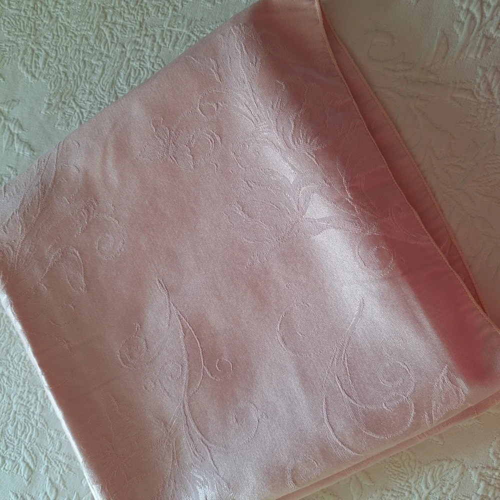 Tablecloth Elegance In Pink
